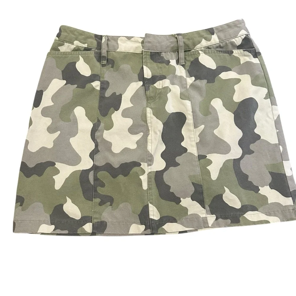Y2K (2001) Old Navy camo skirt size 10 - Picture 2 of 6